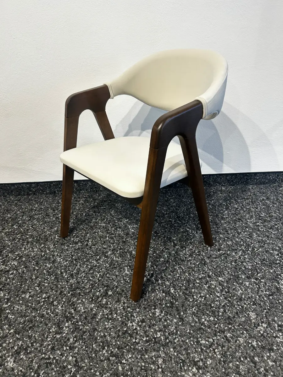 Esszimmerstuhl Gamma Holz mit Armlehne – Moderner Polsterstuhl – Bild 2