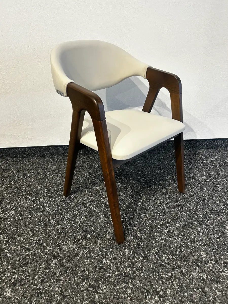Esszimmerstuhl Gamma Holz mit Armlehne – Moderner Polsterstuhl – Bild 4